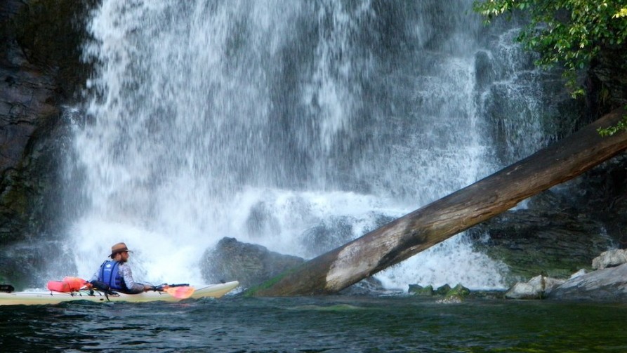 desolation-sound-1020-sea-kayaking-waterfall-e1391289343885